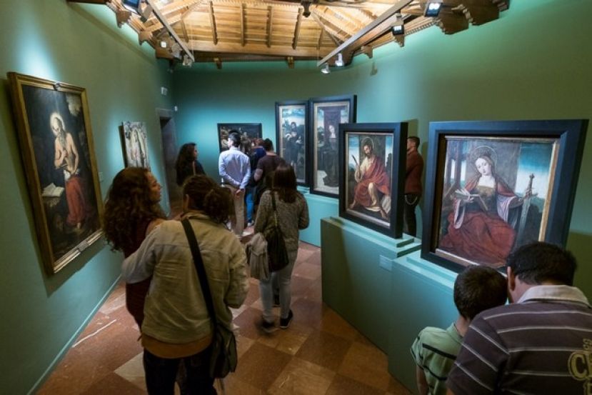 El Ayuntamiento premia la labor de la Casa de Col&oacute;n como estandarte del turismo cultural
