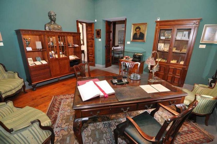 Pino Ojeda y Pino Betancor envuelven la Casa-Museo Tom&aacute;s Morales