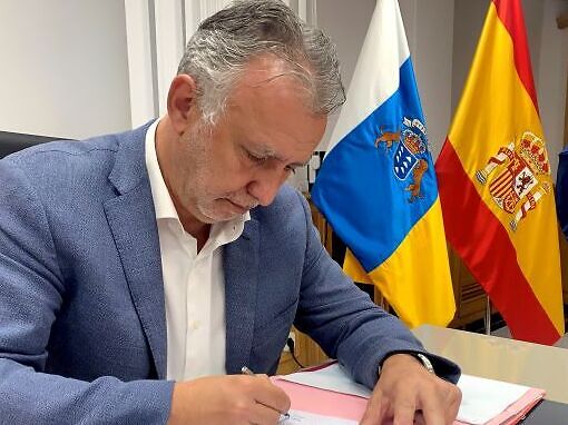 El presidente de Canarias firma las entregas a cuentas de 2021 a los cabildos por valor de 21,8 millones de euros