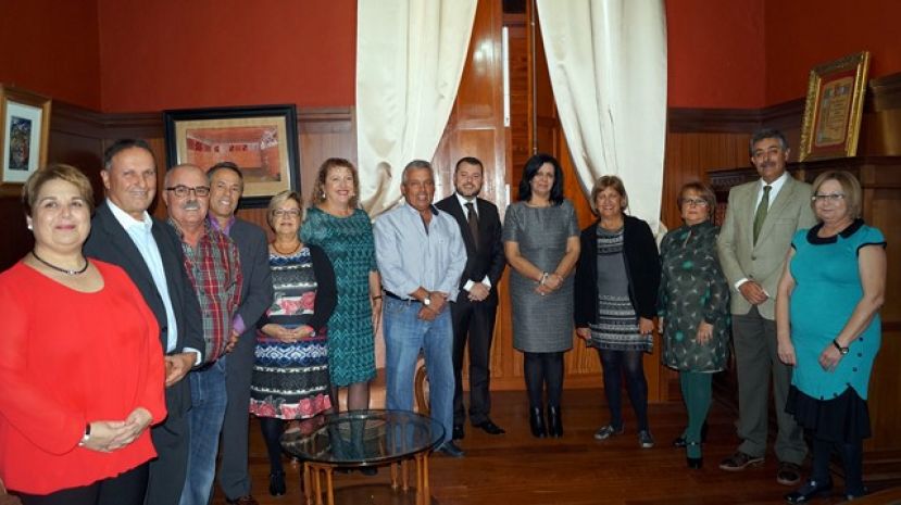G&aacute;ldar rinde un homenaje a los maestros jubilados en el D&iacute;a del Ense&ntilde;ante