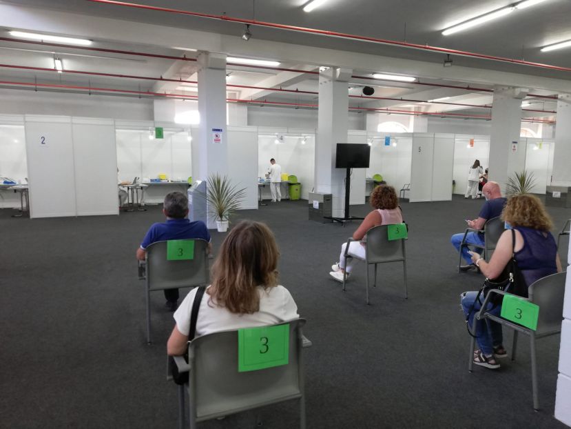 Sanidad pone en marcha un punto de vacunación masivo contra la COVID-19 en Infecar