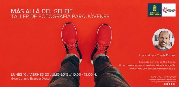 El fot&oacute;grafo Tom&aacute;s Correa imparte un taller para adolescentes alrededor de la consagraci&oacute;n del sefie como recurso de interacci&oacute;n social