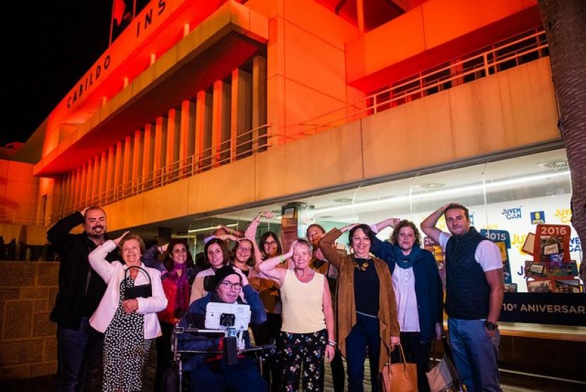 El Cabildo de Gran Canaria se ti&ntilde;e de naranja en apoyo a las personas afectadas por da&ntilde;o cerebral adquirido