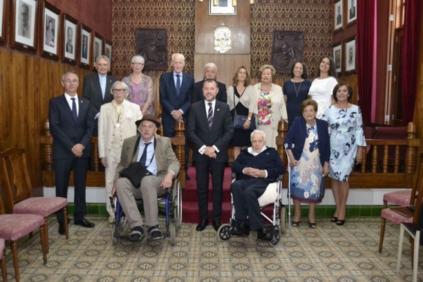 G&aacute;ldar hizo entrega de sus Honores y Distinciones