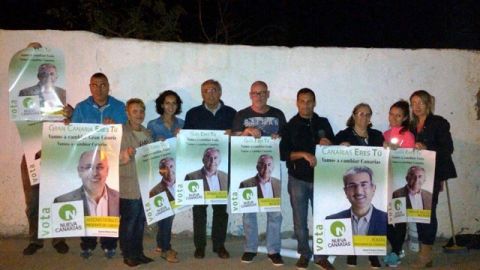 Gu&iacute;a: Nueva Canarias arranca la campa&ntilde;a electoral con la pega de carteles