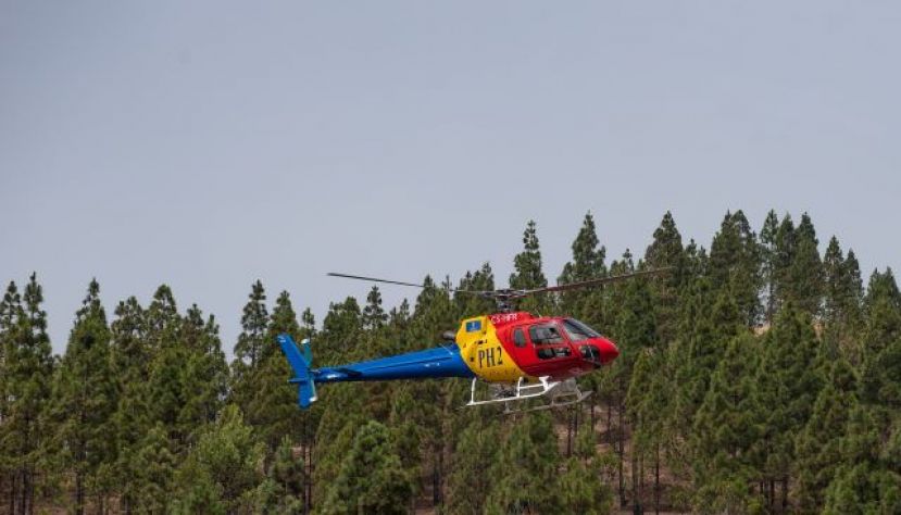 Helic&oacute;pteros de d&iacute;a y Brigadas Forestales de noche, dispositivo del Cabildo