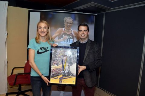 Lucas Bravo de Laguna presenta a la madrina del Disa Gran Canaria Maratón, Paula Radcliffe