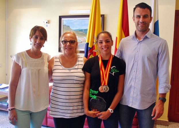 Mog&aacute;n reconoce el m&eacute;rito deportivo de la gimnasta Natividad Hidalgo