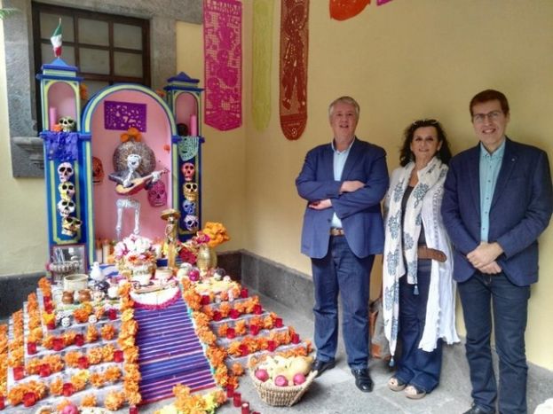 La Casa de Col&oacute;n celebra la tradici&oacute;n mexicana del D&iacute;a de Muertos con un altar dedicado a Frida Kahlo