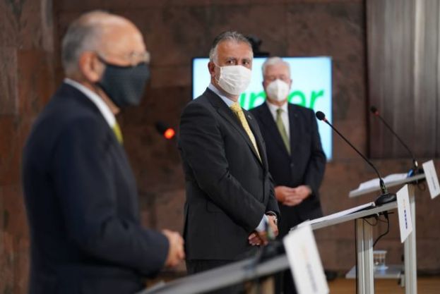 Torres garantiza la vacunaci&oacute;n del 70% de la poblaci&oacute;n este verano