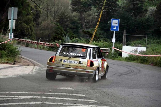 El equipo Hernández-Bethencourt y su 5 Turbo en el rallye decano