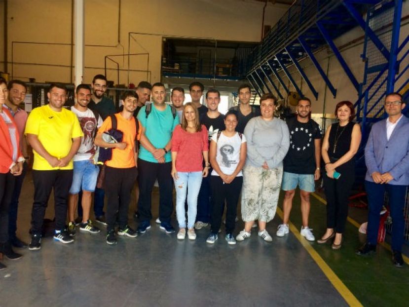 Una quincena de j&oacute;venes se forman como auxiliares de almacenaje