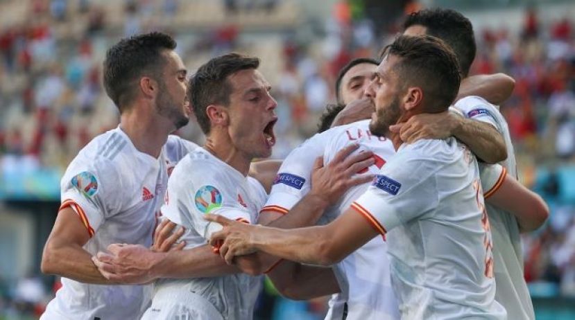 Espa&ntilde;a golea a Eslovaquia y se enfrentar&aacute; a Croacia en octavos
