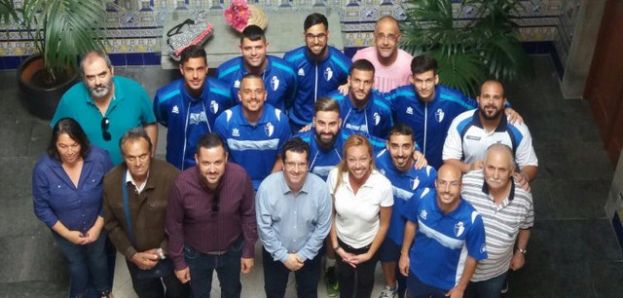 El Ayuntamiento de Arucas recibe a la plantilla del Cardones