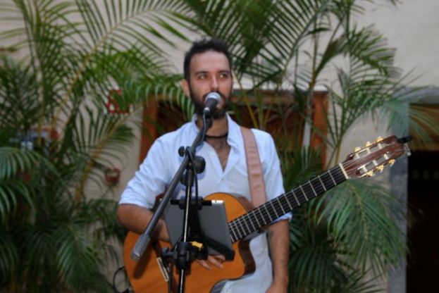 Ari Jim&eacute;nez: "Toca reinventarse, aunque caiga ahora esta lluvia &aacute;cida"