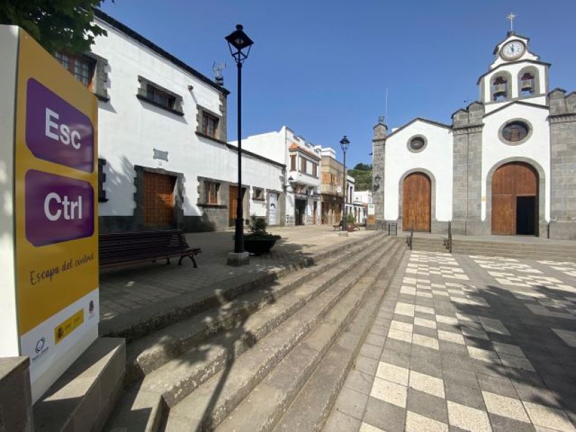 La campaña contra la violencia “Escapa del control”, presente en la plaza de Valleseco