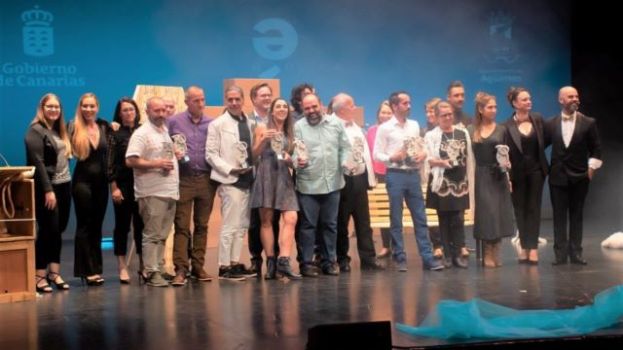Los Premios R&eacute;plica se rinden a Ana y a Gald&oacute;s
