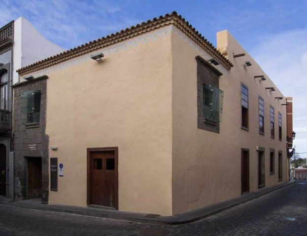 Mesa redonda sobre Néstor Álamo y su protagonismo en la canción canaria