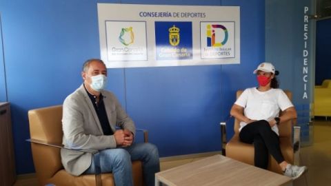 Francisco Castellano felicita a Tara Pacheco, diploma ol&iacute;mpico en los Juegos de Tokio