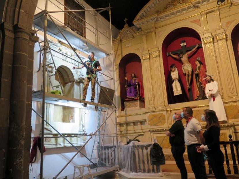 Guía: Finaliza en julio la restauración de uno de los retablos de la Capilla del Calvario