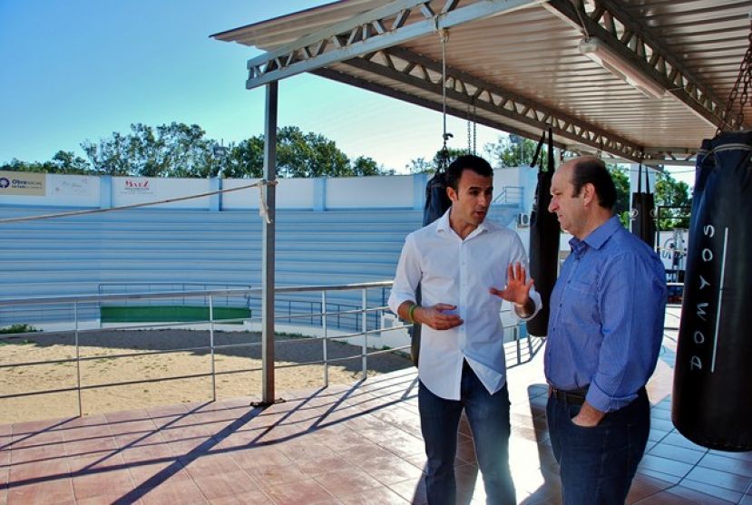 El director general de Deportes del Gobierno de Canarias, visita Mog&aacute;n