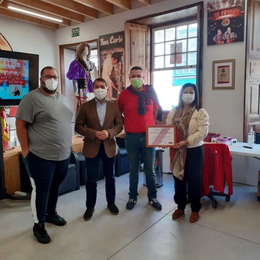 El ICHH comenzó ayer su campaña de donación con la reconocida murga Los Diablos Locos