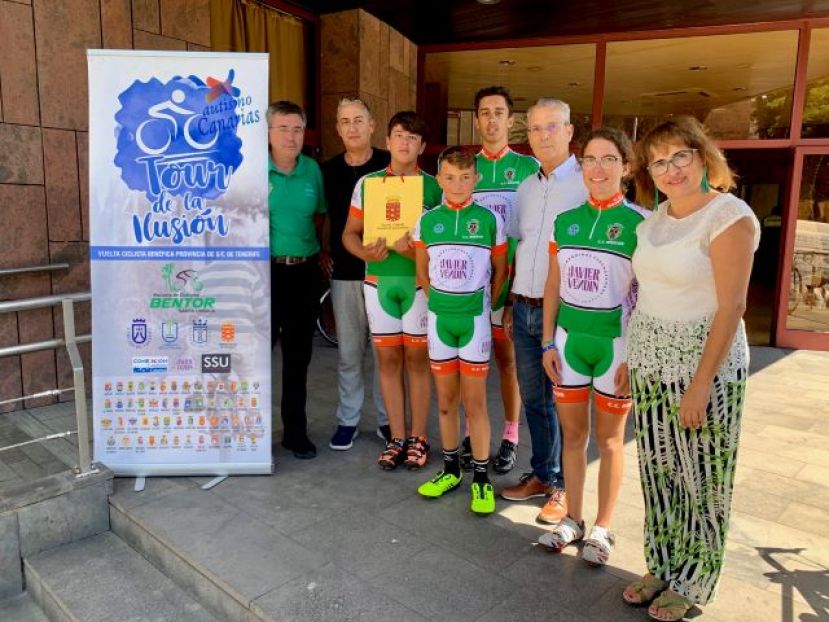 La Gomera: El &lsquo;Tour de la ilusi&oacute;n&rsquo; cierra su recorrido con una recepci&oacute;n en el Cabildo