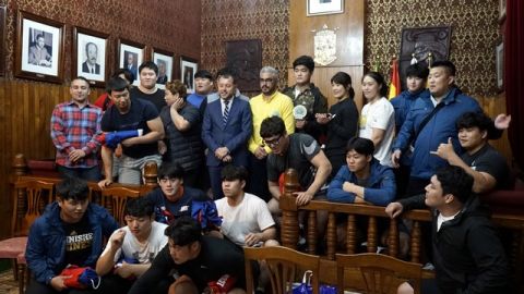 Contin&uacute;an los entrenamientos previos al inicio del Mundial de Lucha Canaria