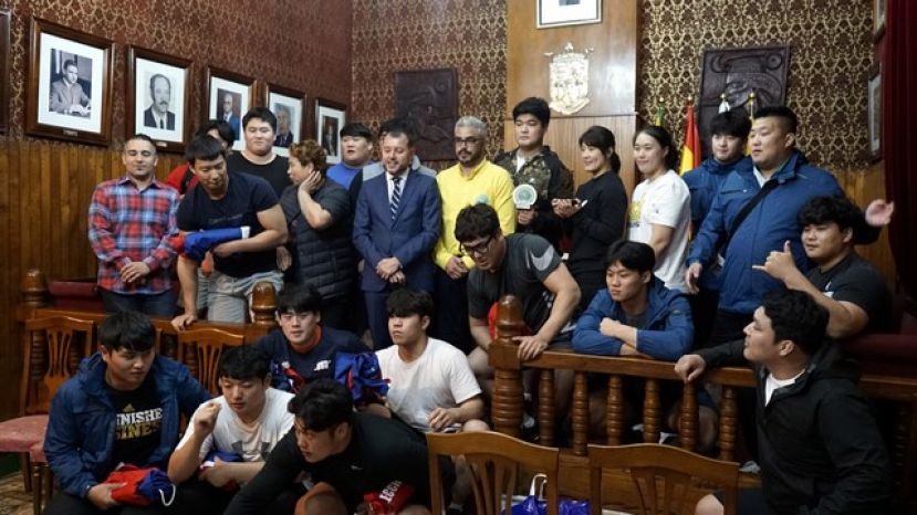 Contin&uacute;an los entrenamientos previos al inicio del Mundial de Lucha Canaria