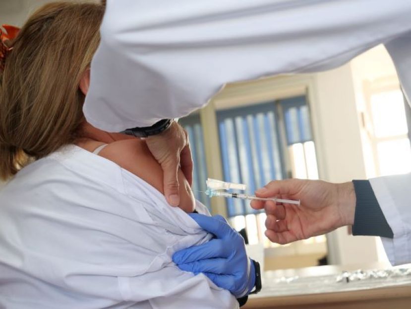La Consejer&iacute;a de Sanidad administra m&aacute;s de 125.000 dosis de las tres vacunas disponibles