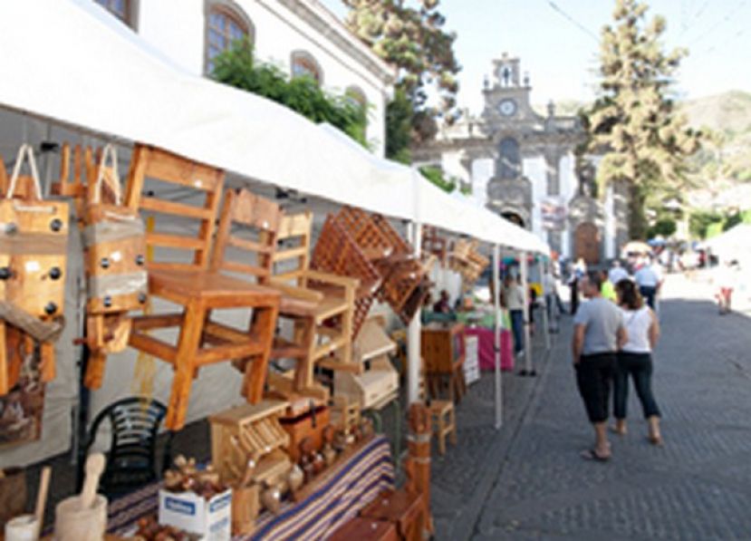 Teror: La Feria de Artesan&iacute;a del Pino re&uacute;ne hoy a una treintena de artesanas/os