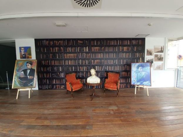 Exposición ‘100 años del poeta Tomás Morales’ en el escaparate del Cabildo de GC