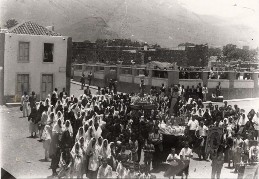 El historiador Su&aacute;rez Grim&oacute;n repasa las manifestaciones religiosas insulares