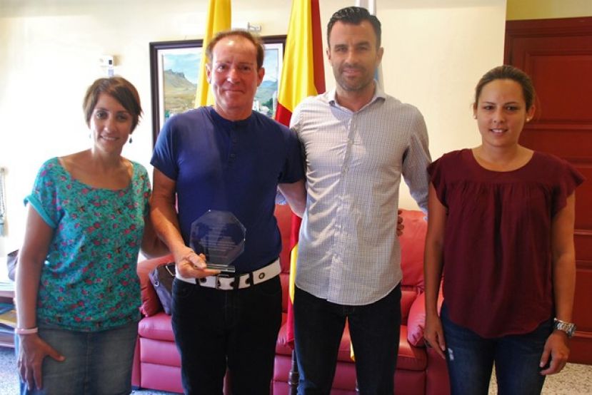 Mogán reconoce el mérito deportivo del tirador Ramón García Llarena