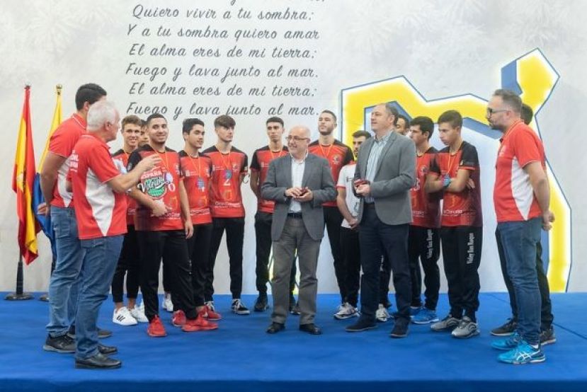 Los campeones de España de Voleibol sub-19 son agasajados por el Cabildo de GC