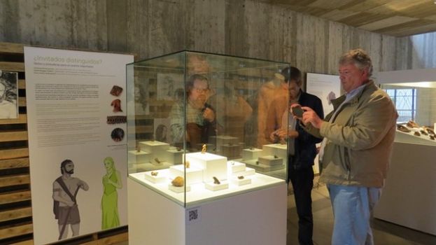El Consejero de Cultura, Carlos Ruiz, visita el yacimiento La Fortaleza