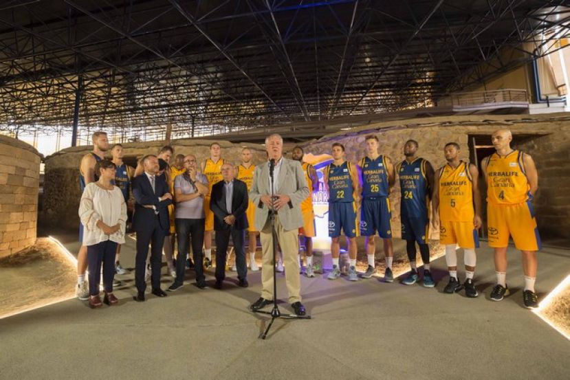Baloncesto: La Cueva Pintada inspira la nueva equipaci&oacute;n del Herbalife GC