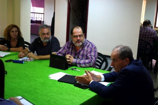 Los Candidatos de PSOE_NC visitan el Mercado de Vegueta