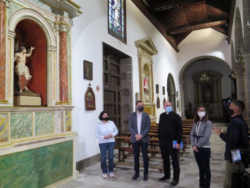 Gu&iacute;a: El retablo de San Sebasti&aacute;n en la Iglesia luce ya en todo su esplendor