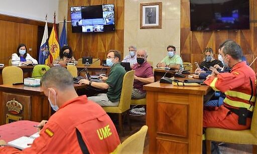 Las coladas se mantienen estables y un tubo lávico conecta el centro emisor con el mar