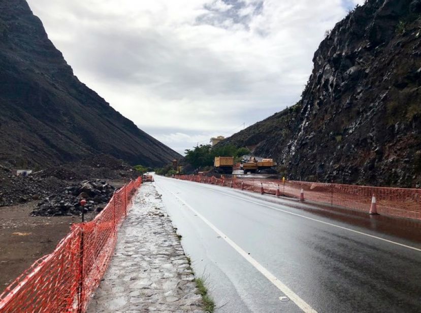 La Gomera: Semáforos móviles en el cruce de Las Orijamas para regular el tráfico