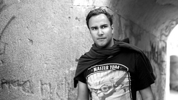 El cineasta Armando Ravelo presenta el libro &lsquo;Doramas bajo los pies de nadie&rsquo;