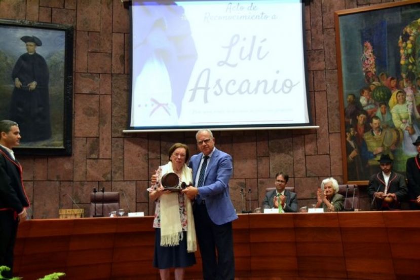La Gomera rinde homenaje a Lil&iacute; Ascanio por su labor del folclore gomero