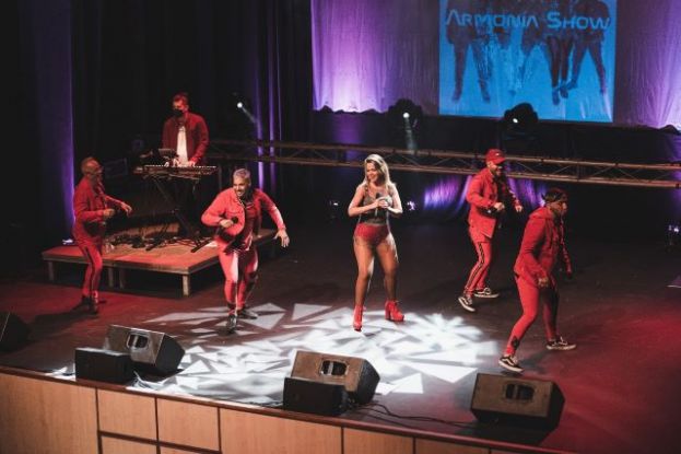 G&aacute;ldar acogi&oacute; la vuelta a los escenarios de la orquesta canaria Armon&iacute;a Show