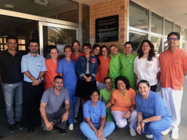 Emoción y elogios en el descubrimiento de una placa del CAMP de Guía