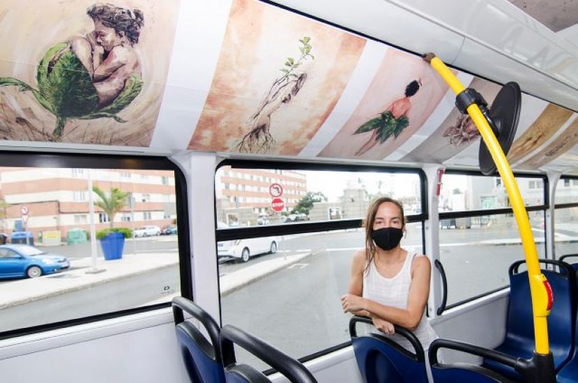 Guaguas Municipales inunda la ciudad de color y arte con una exposición itinerante