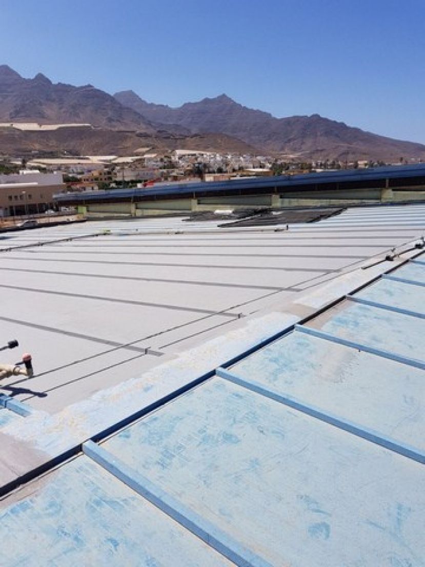 La Aldea: Reparaci&oacute;n integral de la cubierta de la piscina municipal