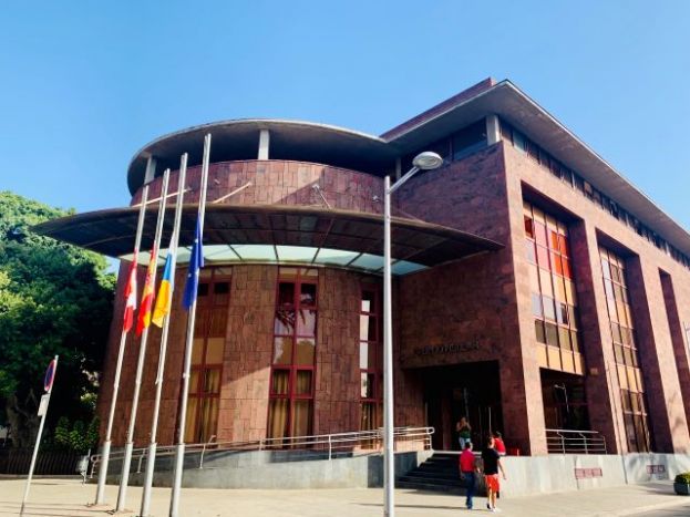 La Gomera: Abono de las becas de estudio a m&aacute;s de 600 estudiantes de la isla