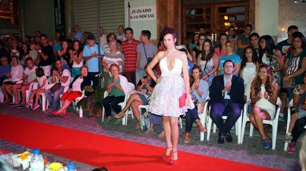La moda triunfa en  la alfombra roja de la Gáldar Fashionnight