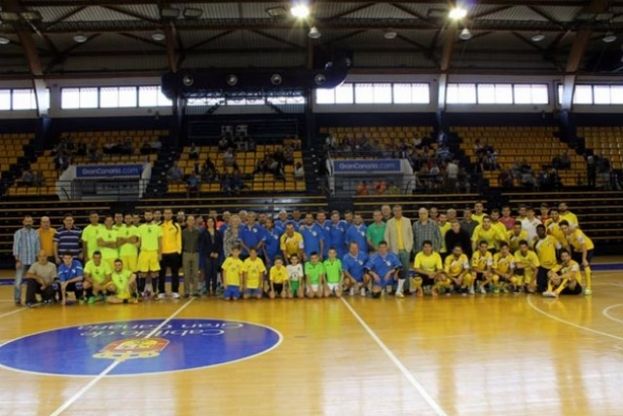 C&aacute;lido y emotivo homenaje del Gran Canaria FS a N&eacute;stor, un hist&oacute;rico